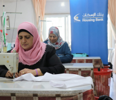 ضمن سعيه لدعم مؤسسات المجتمع المحلي بنك الاسكان يقدم تبرعا لصالح العمل الخيري والإنساني في جمعية إنعاش الأسرة